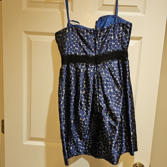 BCBGMAXAZRIA STRAPLESS DRESS - Picture 3 of 4